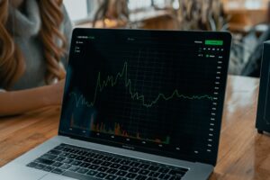 Leia mais sobre o artigo O que é o Bitcoin e Por Que Ele é Tão Falado?